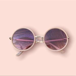 ⭐️free if you buy $20⬆️⭐️ fashionable sunglasses